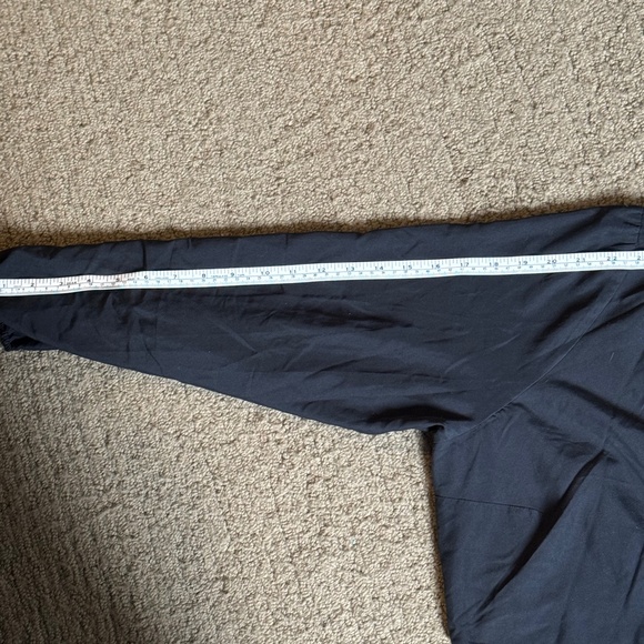 Abercromie & Fitch Cropped Long Sleeve Blouse - Picture 6 of 9